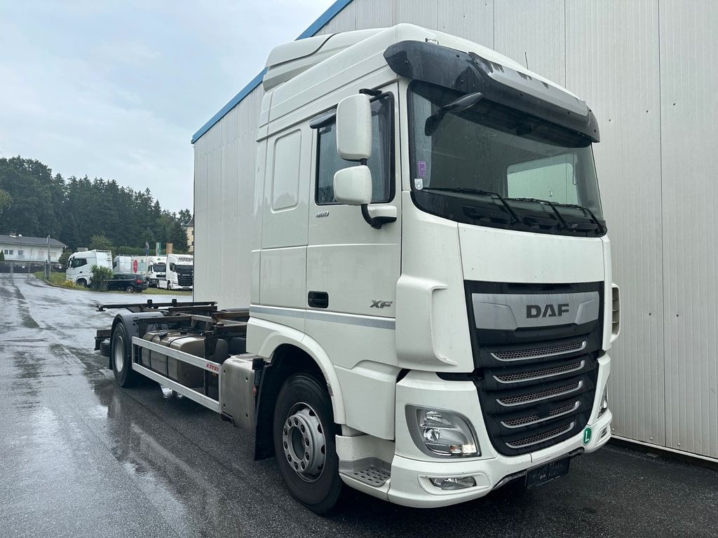 DAF XF 460 SpaceCab Retarder TÜV neu DAF XF 460 SpaceCab Retarder - Pengangkut kontainer/ Container truck: gambar 2 DAF XF 460 SpaceCab Retarder TÜV neu DAF XF 460 SpaceCab Retarder - Pengangkut kontainer/ Container truck: gambar 2