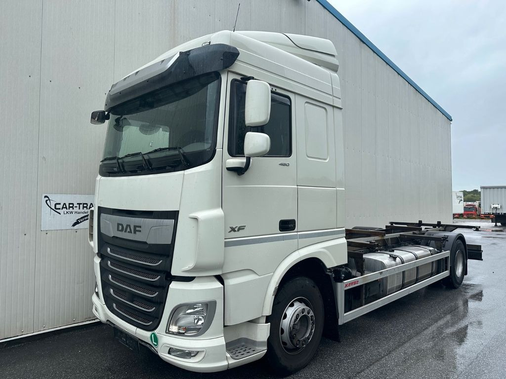 DAF XF 460 SpaceCab Retarder TÜV neu DAF XF 460 SpaceCab Retarder - Pengangkut kontainer/ Container truck: gambar 1 DAF XF 460 SpaceCab Retarder TÜV neu DAF XF 460 SpaceCab Retarder - Pengangkut kontainer/ Container truck: gambar 1