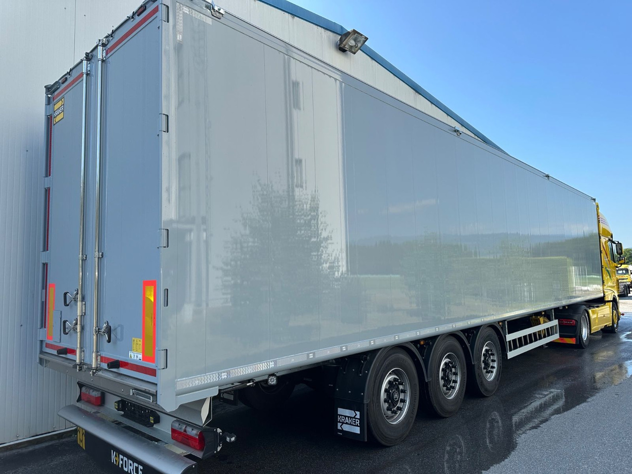 Kraker CF-200ZL Lift 92m³ - Semi-trailer dengan lantai berjalan: gambar 3 Kraker CF-200ZL Lift 92m³ - Semi-trailer dengan lantai berjalan: gambar 3
