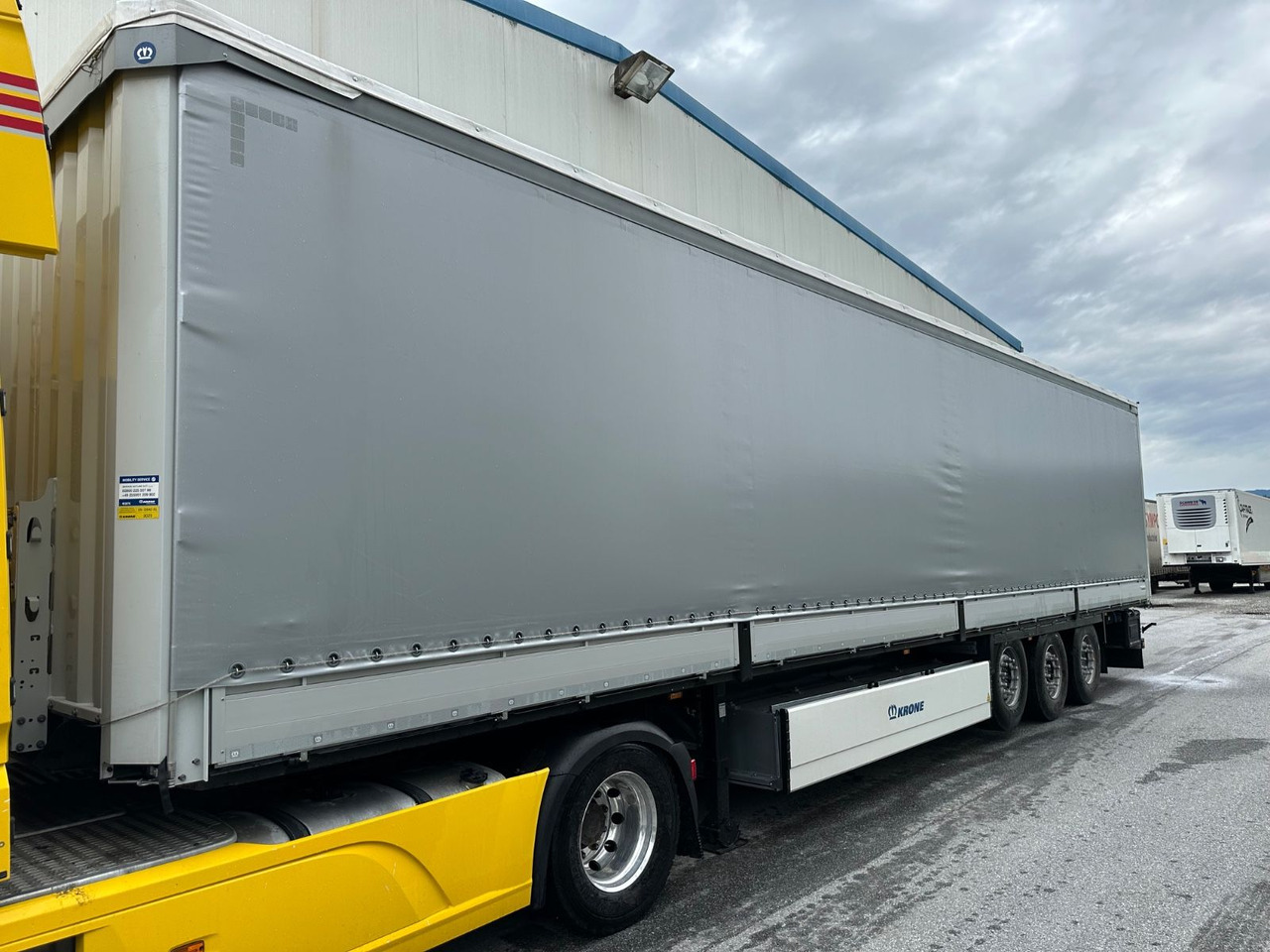 Krone SD 27 Bordwand Pal-K.asten Lift XL-Code - Semi-trailer dengan terpal samping: gambar 1 Krone SD 27 Bordwand Pal-K.asten Lift XL-Code - Semi-trailer dengan terpal samping: gambar 1