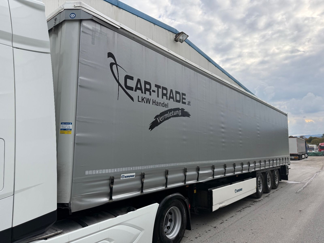 Krone SDP27 Lift/Pal-Kast/Alulatten - Semi-trailer dengan terpal samping: gambar 1 Krone SDP27 Lift/Pal-Kast/Alulatten - Semi-trailer dengan terpal samping: gambar 1