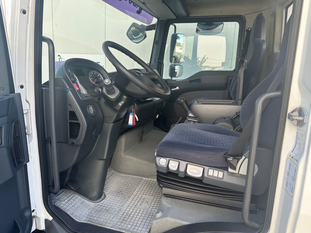 MAN TGL 8.180 - Truk sasis: gambar 5 MAN TGL 8.180 - Truk sasis: gambar 5