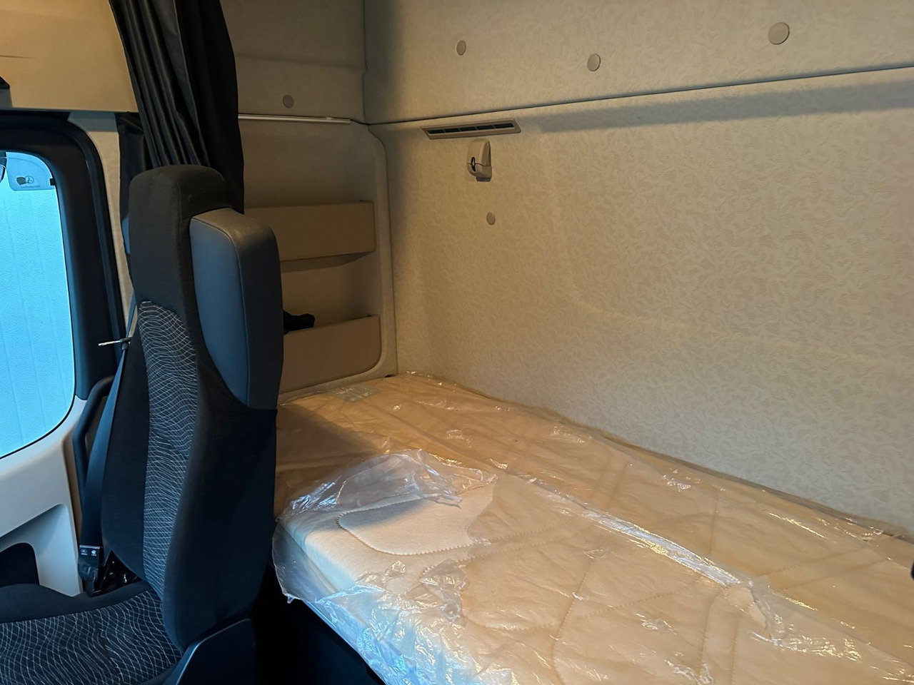 Mercedes-Benz Actros 2545  2T LBW - Pengangkut kontainer/ Container truck: gambar 5 Mercedes-Benz Actros 2545  2T LBW - Pengangkut kontainer/ Container truck: gambar 5