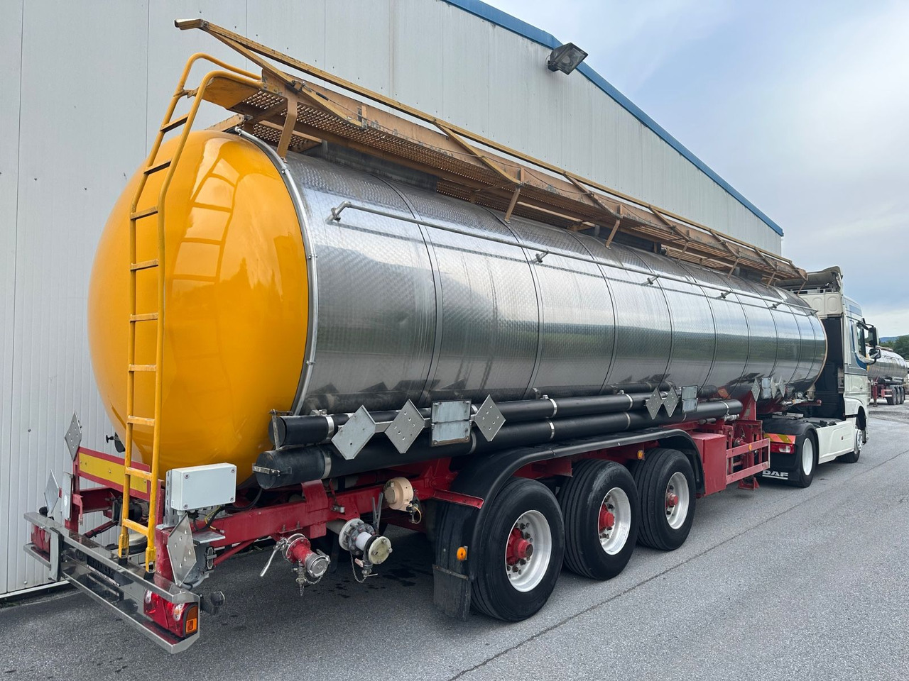 Schwarzmüller Chemi L4BH 42050L Lift BPW - Semi-trailer tangki: gambar 4 Schwarzmüller Chemi L4BH 42050L Lift BPW - Semi-trailer tangki: gambar 4