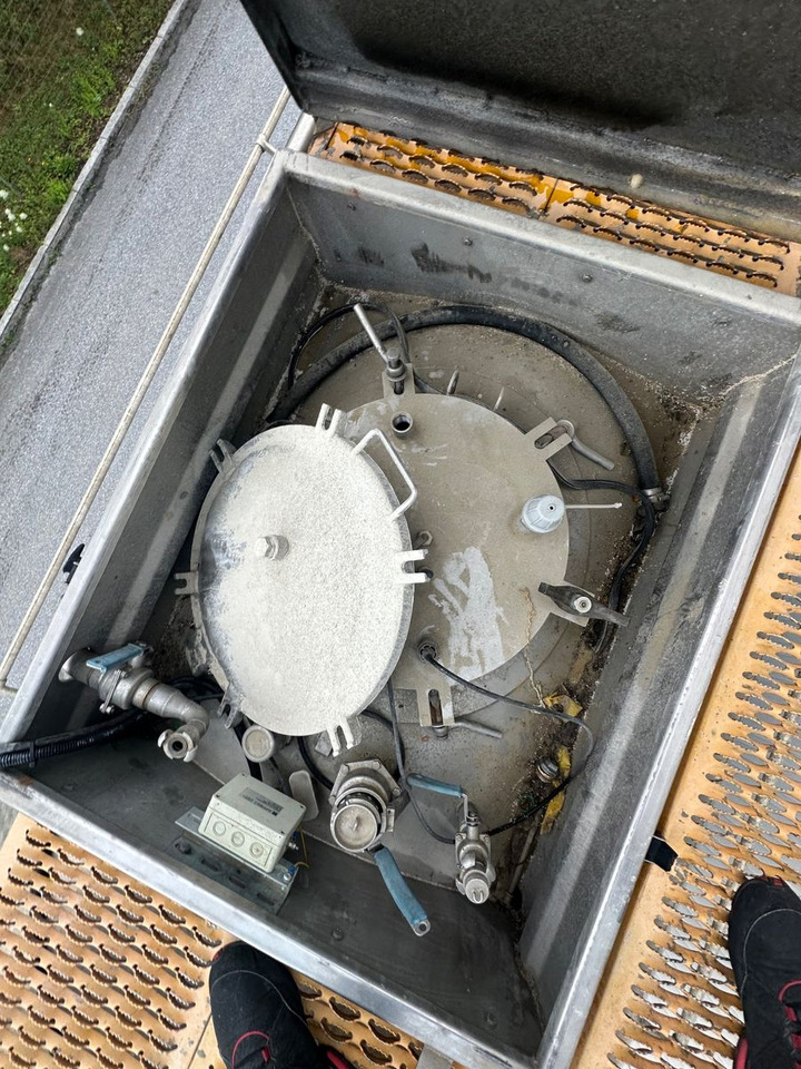 Schwarzmüller Chemi L4BH 42050L Lift BPW - Semi-trailer tangki: gambar 5 Schwarzmüller Chemi L4BH 42050L Lift BPW - Semi-trailer tangki: gambar 5