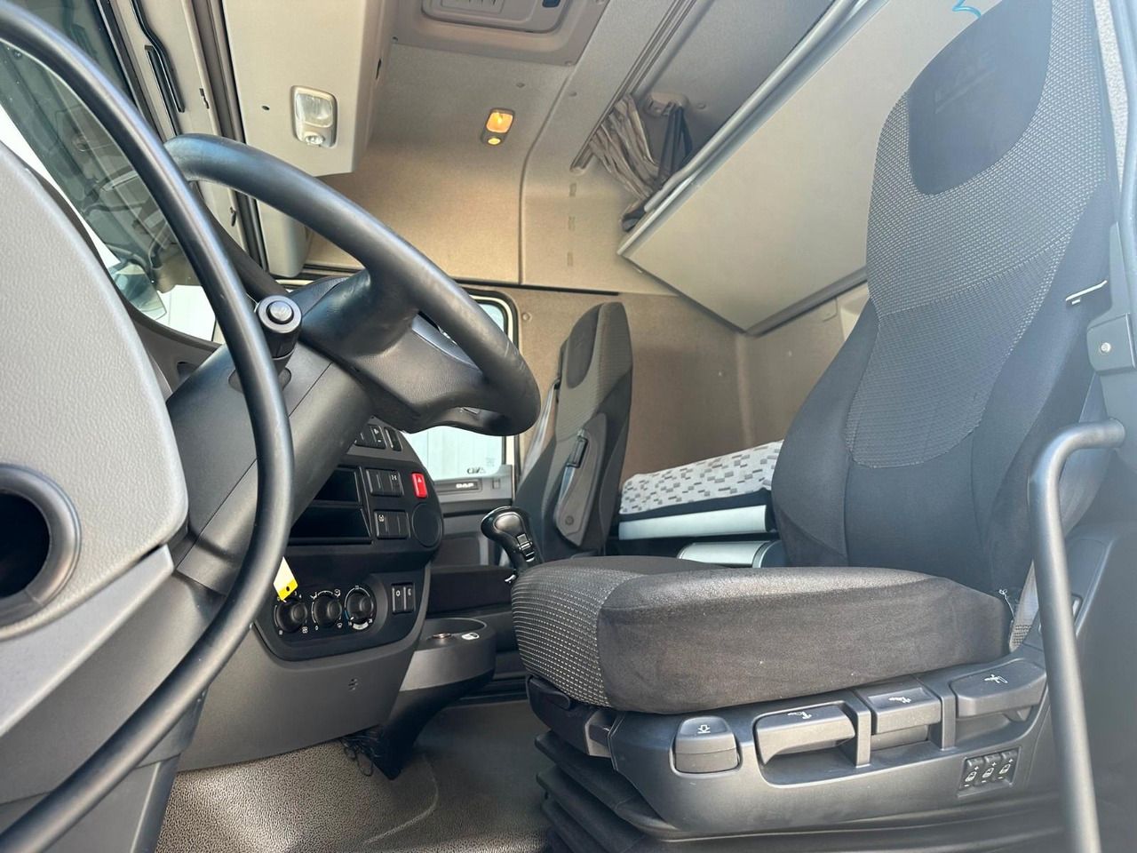 DAF XF 460 Manual Retarder ACC DAF XF 460 Manual Retarder ACC - Tractor head: gambar 5 DAF XF 460 Manual Retarder ACC DAF XF 460 Manual Retarder ACC - Tractor head: gambar 5