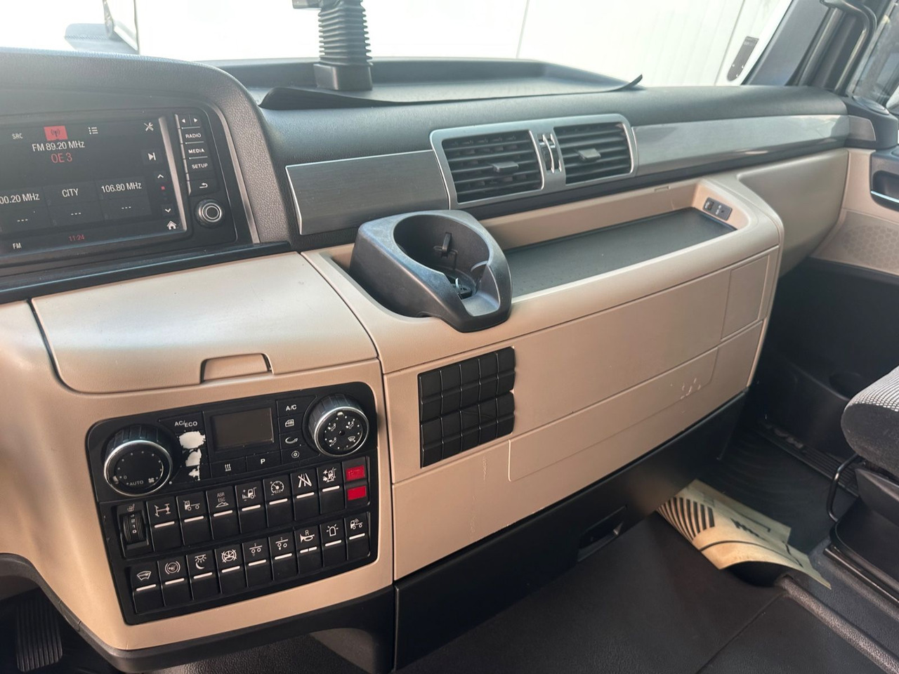 Tractor head MAN TGX 18.460 XXL Intarder/Standklima: gambar 6 Tractor head MAN TGX 18.460 XXL Intarder/Standklima: gambar 6