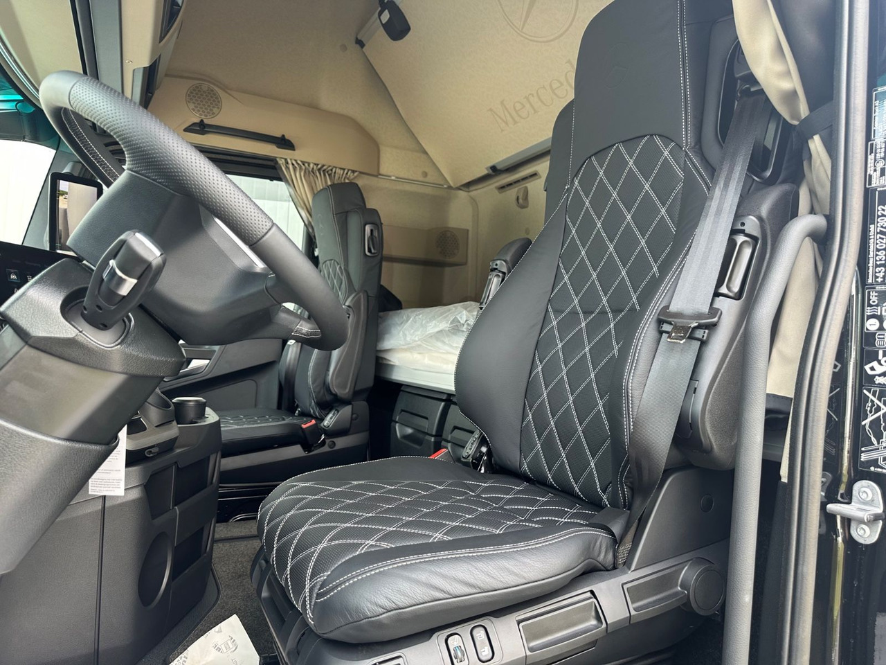 Mercedes-Benz Actros 1863 Final Edition Vollausstattung - Tractor head: gambar 5 Mercedes-Benz Actros 1863 Final Edition Vollausstattung - Tractor head: gambar 5