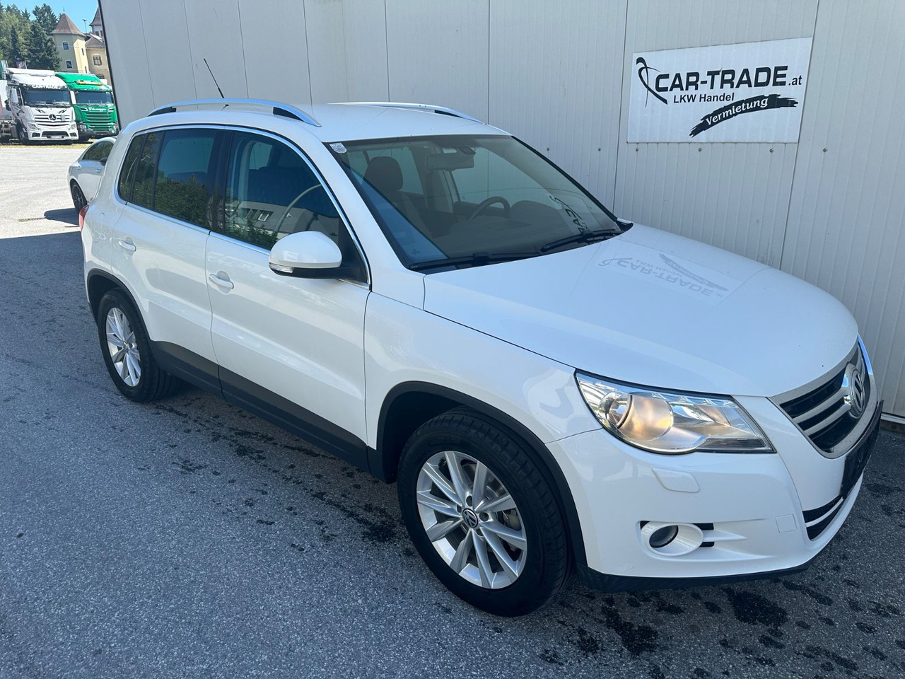 Volkswagen Tiguan 2.0 TDI 4MOTION Trend & Fun - Mobil SUV: gambar 2 Volkswagen Tiguan 2.0 TDI 4MOTION Trend & Fun - Mobil SUV: gambar 2