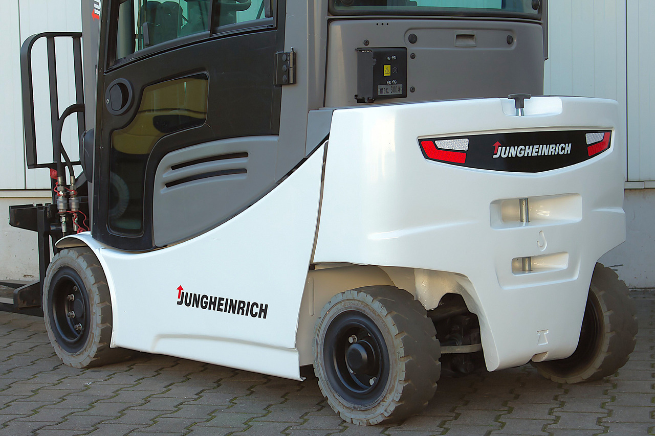 Jungheinrich EFG320 - Triplex - Drehgerät - Li-Ion - Forklift listrik: gambar 5 Jungheinrich EFG320 - Triplex - Drehgerät - Li-Ion - Forklift listrik: gambar 5