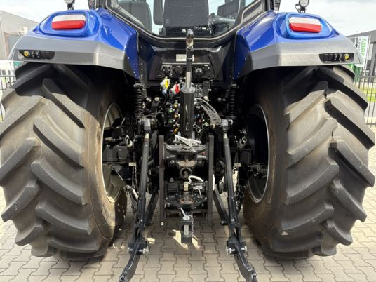 New Holland T7.300 PLMi - Traktor: gambar 4 New Holland T7.300 PLMi - Traktor: gambar 4