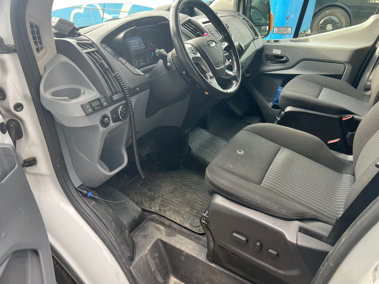 Bus mini, Van penumpang FORD TRANSIT: gambar 9