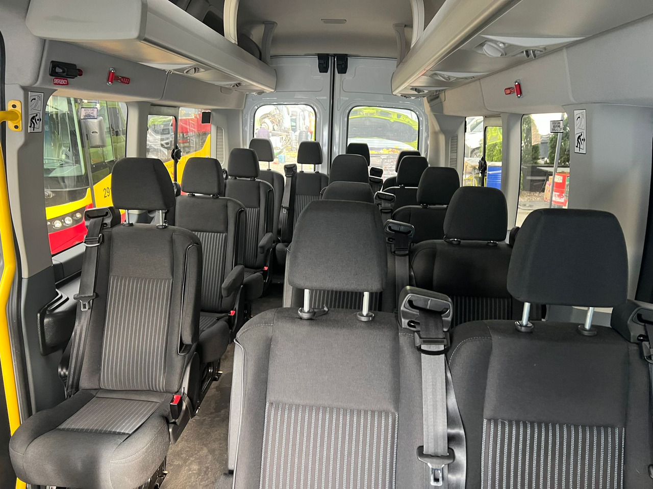 Bus mini, Van penumpang FORD TRANSIT: gambar 7