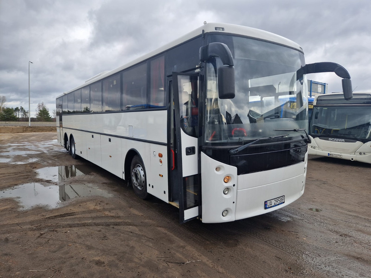 VOLVO B12B VEST HORISONT - Bus pariwisata: gambar 2 VOLVO B12B VEST HORISONT - Bus pariwisata: gambar 2