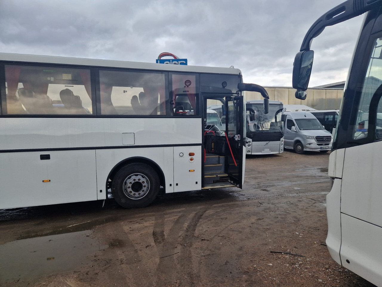 VOLVO B12B VEST HORISONT - Bus pariwisata: gambar 5 VOLVO B12B VEST HORISONT - Bus pariwisata: gambar 5