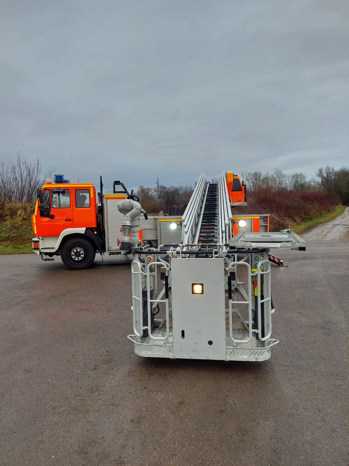 MAN L2000 14.284 4x2 / Iveco Magirus DLK 23-12 CS - Truk pemadam kebakaran: gambar 4 MAN L2000 14.284 4x2 / Iveco Magirus DLK 23-12 CS - Truk pemadam kebakaran: gambar 4