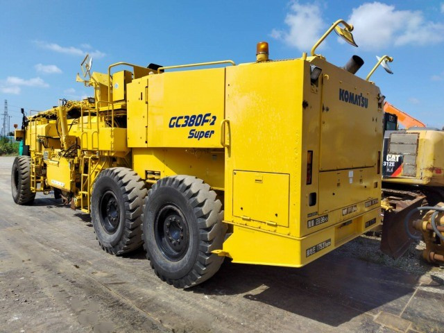 KOMATSU GC380F-2 - Mesin penggilingan jalan: gambar 2 KOMATSU GC380F-2 - Mesin penggilingan jalan: gambar 2