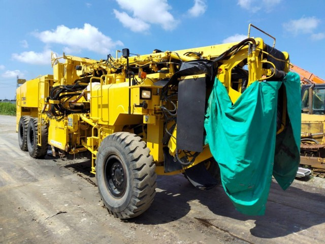 KOMATSU GC380F-2 - Mesin penggilingan jalan: gambar 4 KOMATSU GC380F-2 - Mesin penggilingan jalan: gambar 4