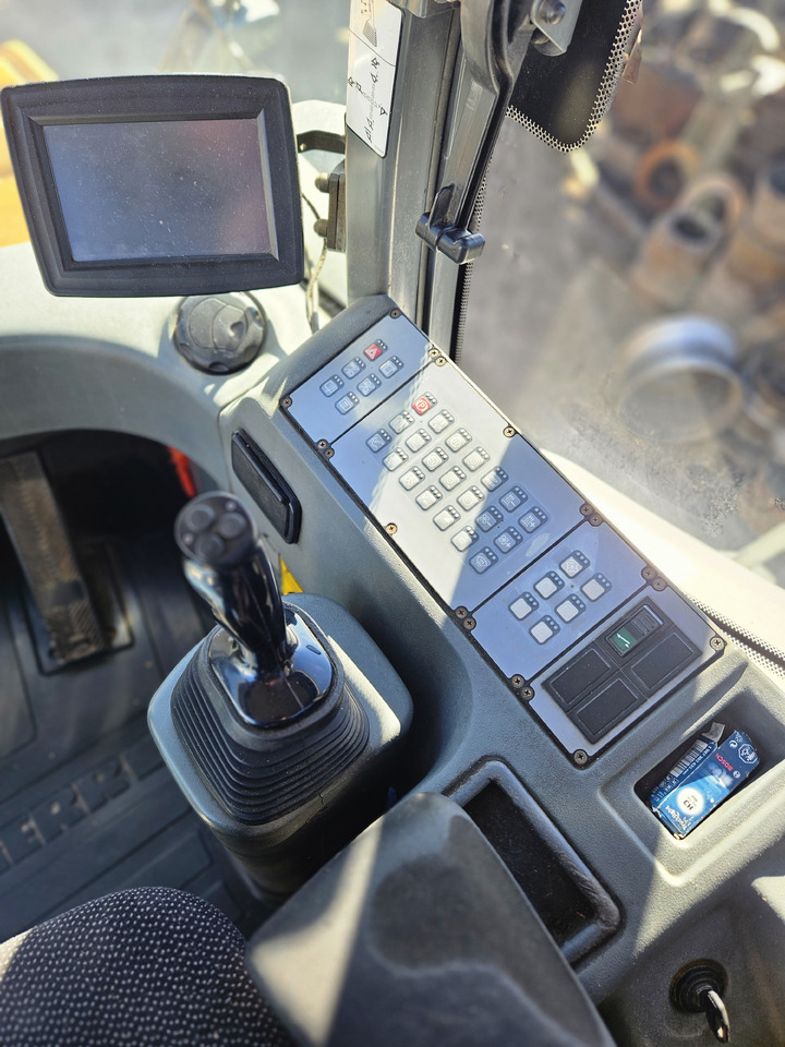 Wheel loader LIEBHERR L566: gambar 8