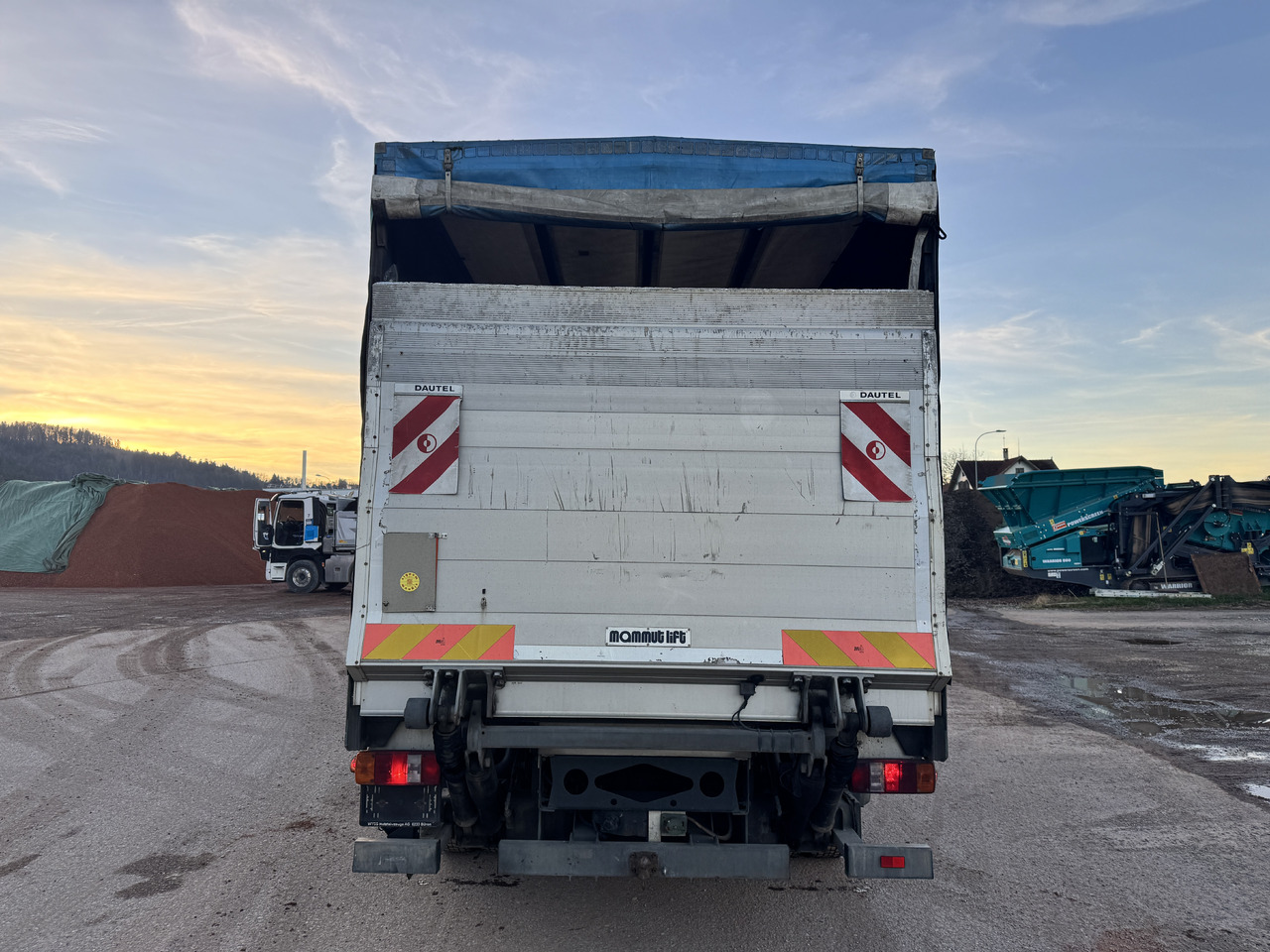 MERCEDES-BENZ Atego 818 - Truk dengan terpal samping: gambar 4 MERCEDES-BENZ Atego 818 - Truk dengan terpal samping: gambar 4