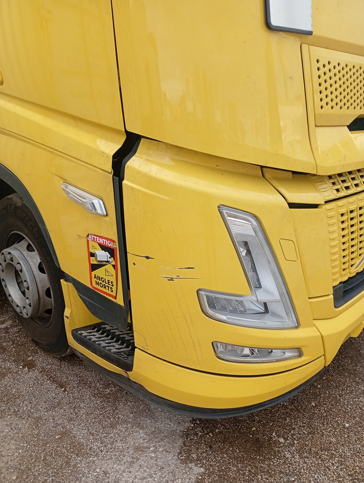 VOLVO FH 460 Aero, Damaged, Located in Bari,Italy - Tractor head: gambar 4 VOLVO FH 460 Aero, Damaged, Located in Bari,Italy - Tractor head: gambar 4