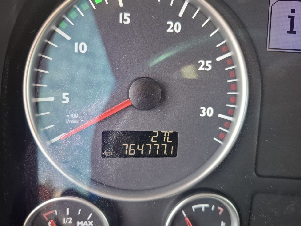 Truk dengan terpal samping MAN TGX 26.440 E5: gambar 23