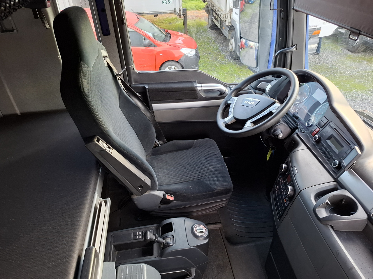 Truk dengan terpal samping MAN TGX 26.440 E5: gambar 28