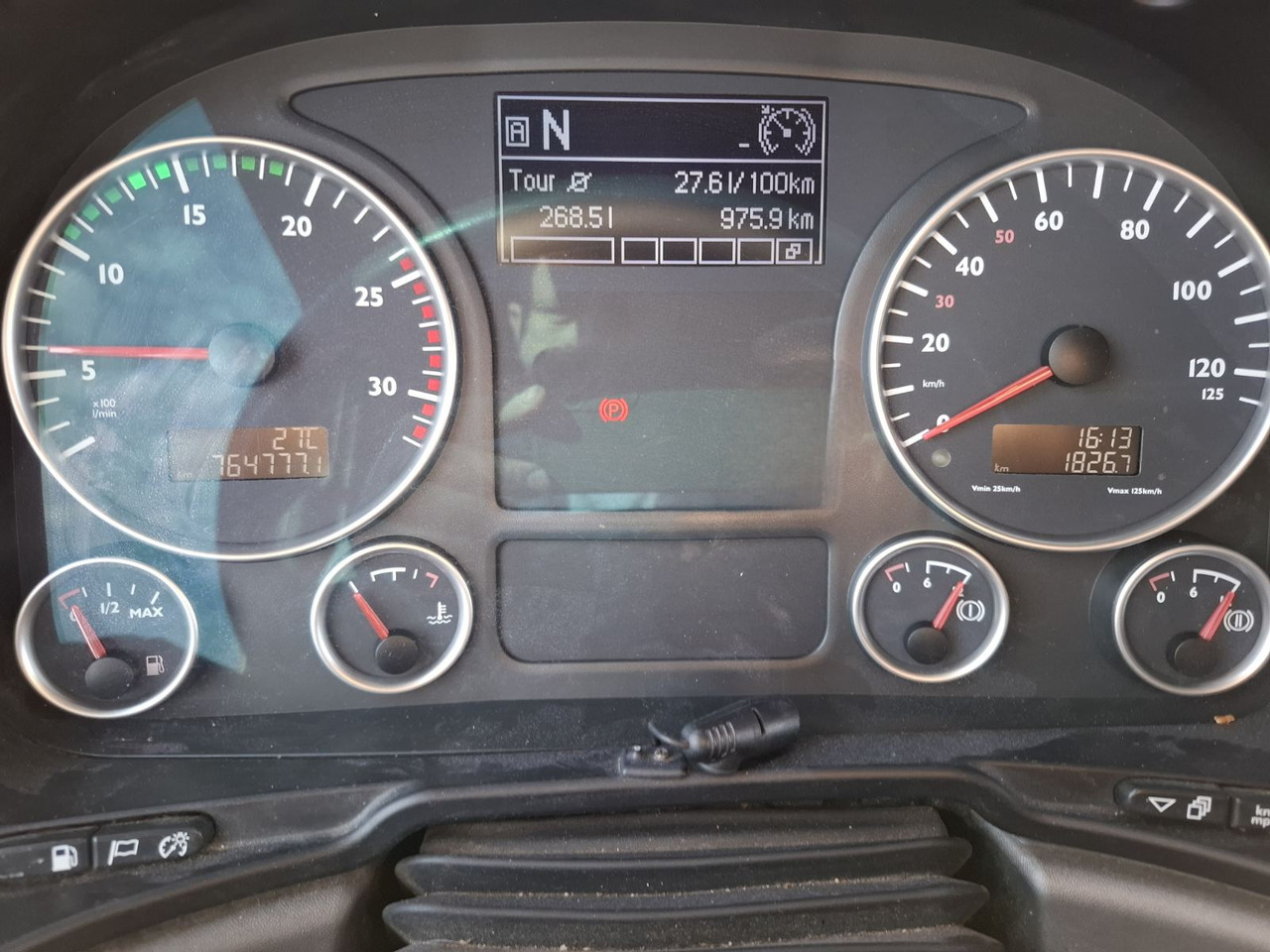 Truk dengan terpal samping MAN TGX 26.440 E5: gambar 24