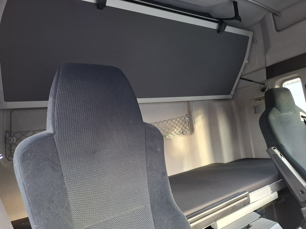 Truk dengan terpal samping MAN TGX 26.440 E5: gambar 29