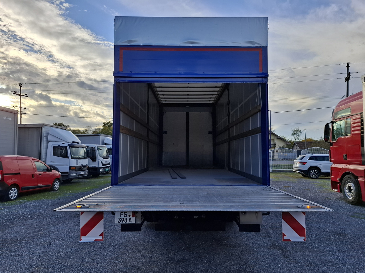 Truk dengan terpal samping MAN TGX 26.440 E5: gambar 36