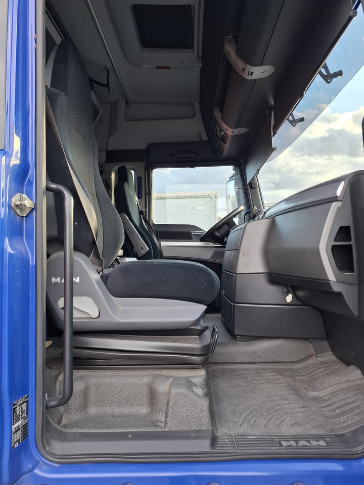 Truk dengan terpal samping MAN TGX 26.440 E5: gambar 33