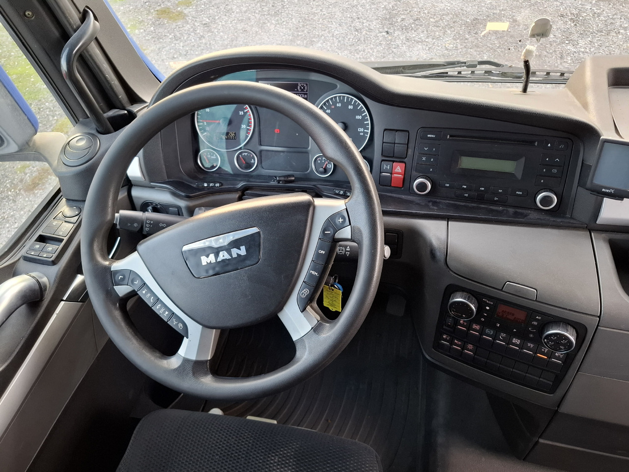 Truk dengan terpal samping MAN TGX 26.440 E5: gambar 22