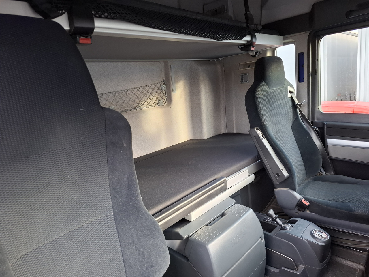 Truk dengan terpal samping MAN TGX 26.440 E5: gambar 30