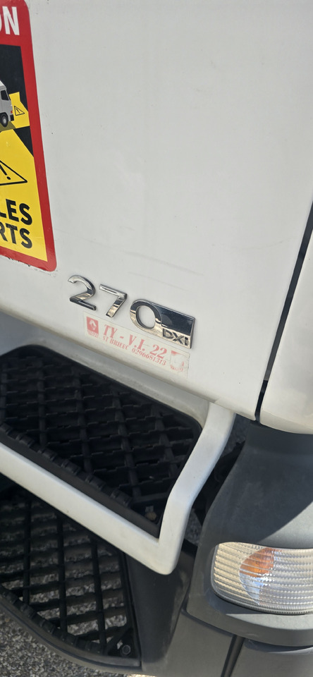 RENAULT - Truk berpendingin: gambar 4 RENAULT - Truk berpendingin: gambar 4