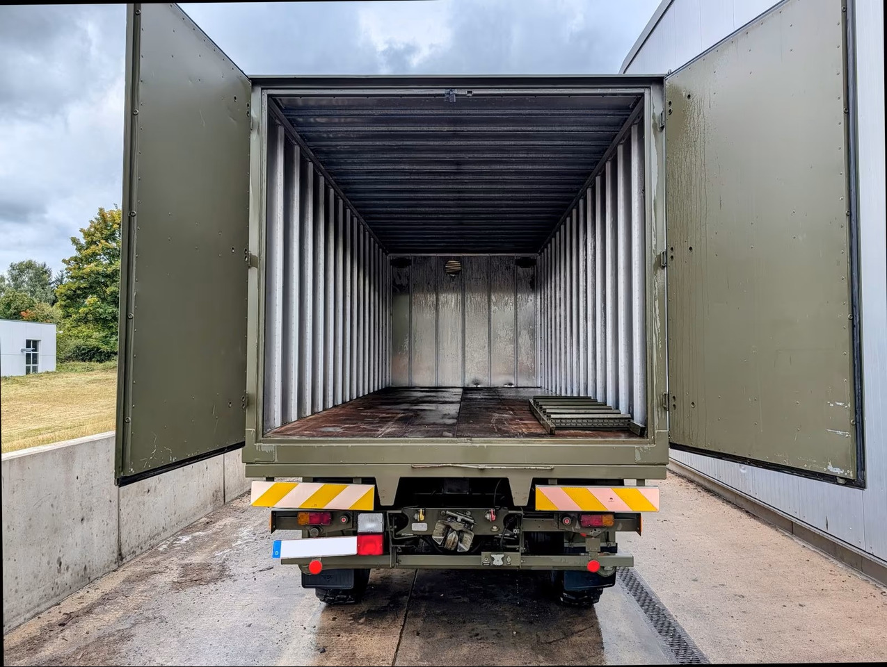 VOLVO N10 - Truk box: gambar 4 VOLVO N10 - Truk box: gambar 4