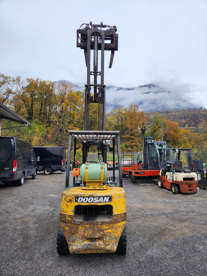 DAEWOO G30E-3 - Forklift LPG: gambar 4 DAEWOO G30E-3 - Forklift LPG: gambar 4