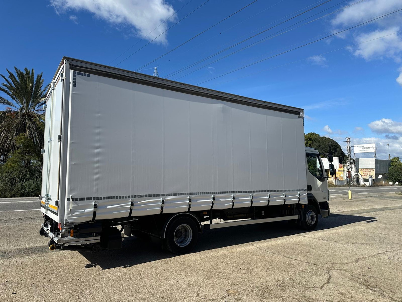 DAF LF 45.250 - Truk dengan terpal samping: gambar 3 DAF LF 45.250 - Truk dengan terpal samping: gambar 3