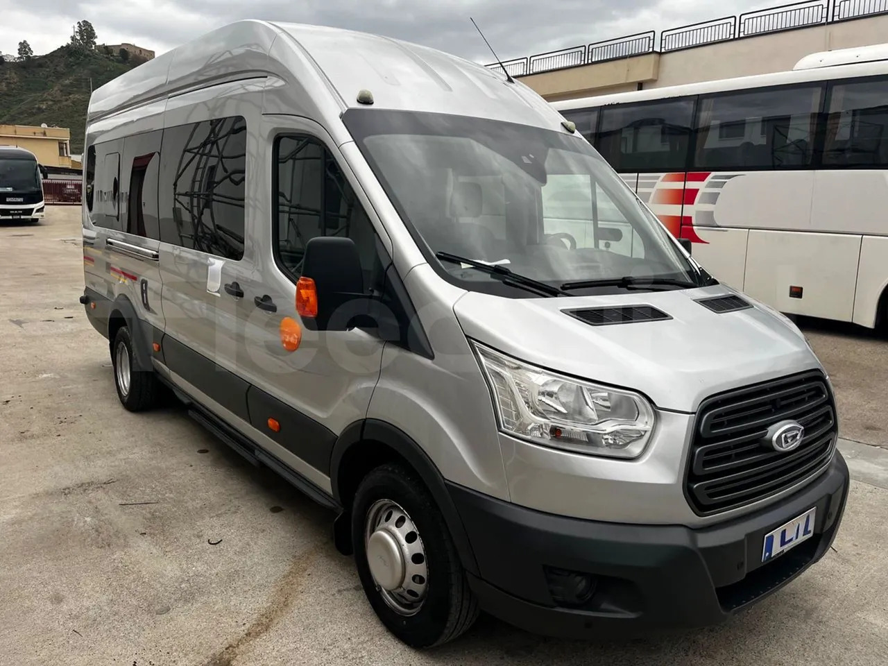 Ford Transit - Bus mini, Van penumpang: gambar 1 Ford Transit - Bus mini, Van penumpang: gambar 1