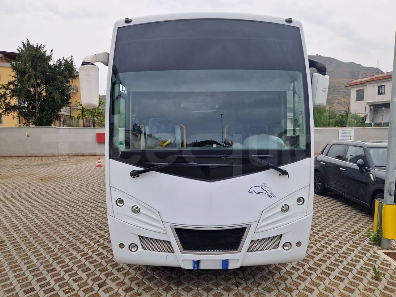 Isuzu Novo - Bus pariwisata: gambar 2 Isuzu Novo - Bus pariwisata: gambar 2
