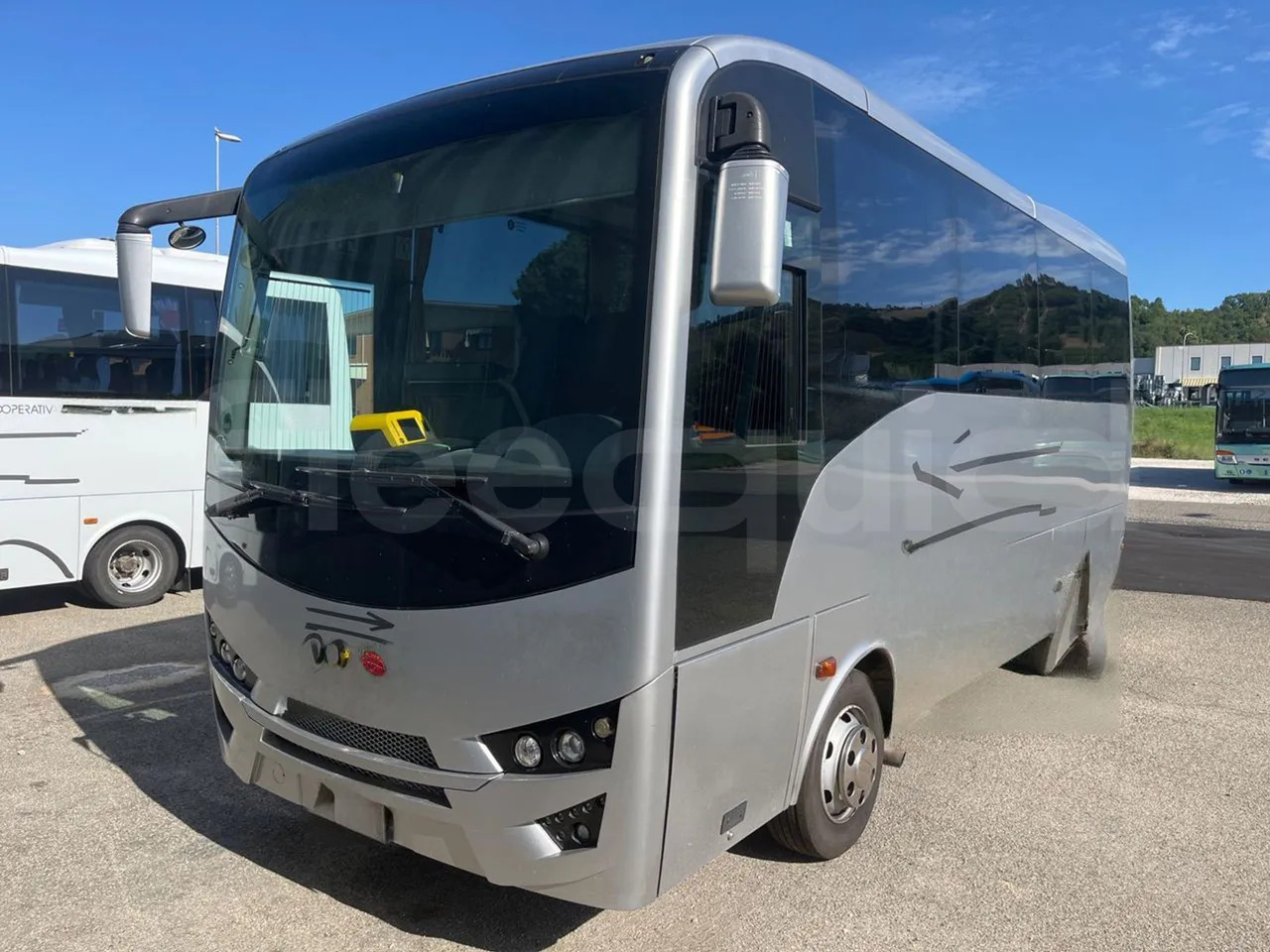 Isuzu Novo - Bus pinggiran kota: gambar 4 Isuzu Novo - Bus pinggiran kota: gambar 4