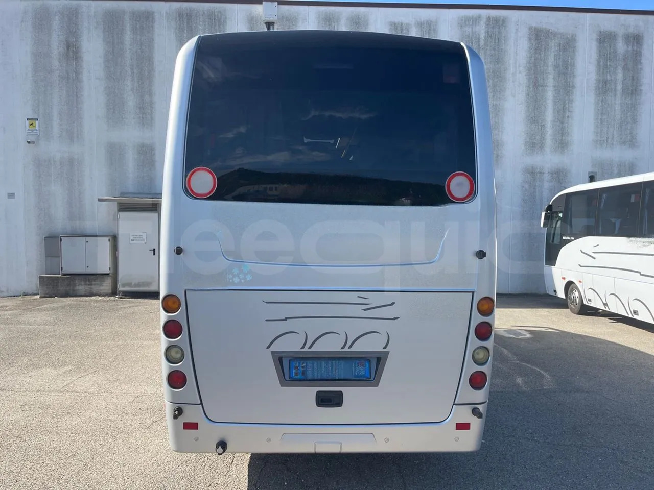Isuzu Novo - Bus pinggiran kota: gambar 5 Isuzu Novo - Bus pinggiran kota: gambar 5