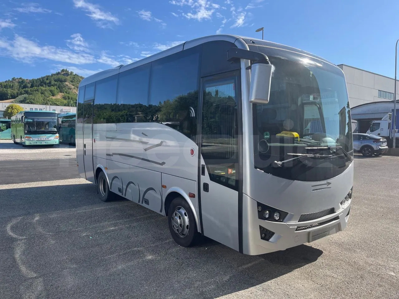 Isuzu Novo - Bus pinggiran kota: gambar 1 Isuzu Novo - Bus pinggiran kota: gambar 1