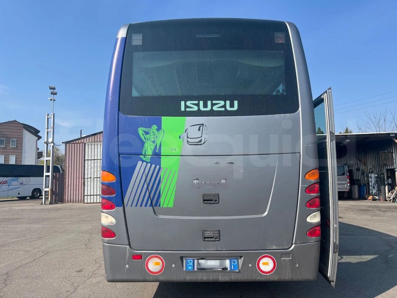 Isuzu Turquoise - Bus pariwisata: gambar 5 Isuzu Turquoise - Bus pariwisata: gambar 5