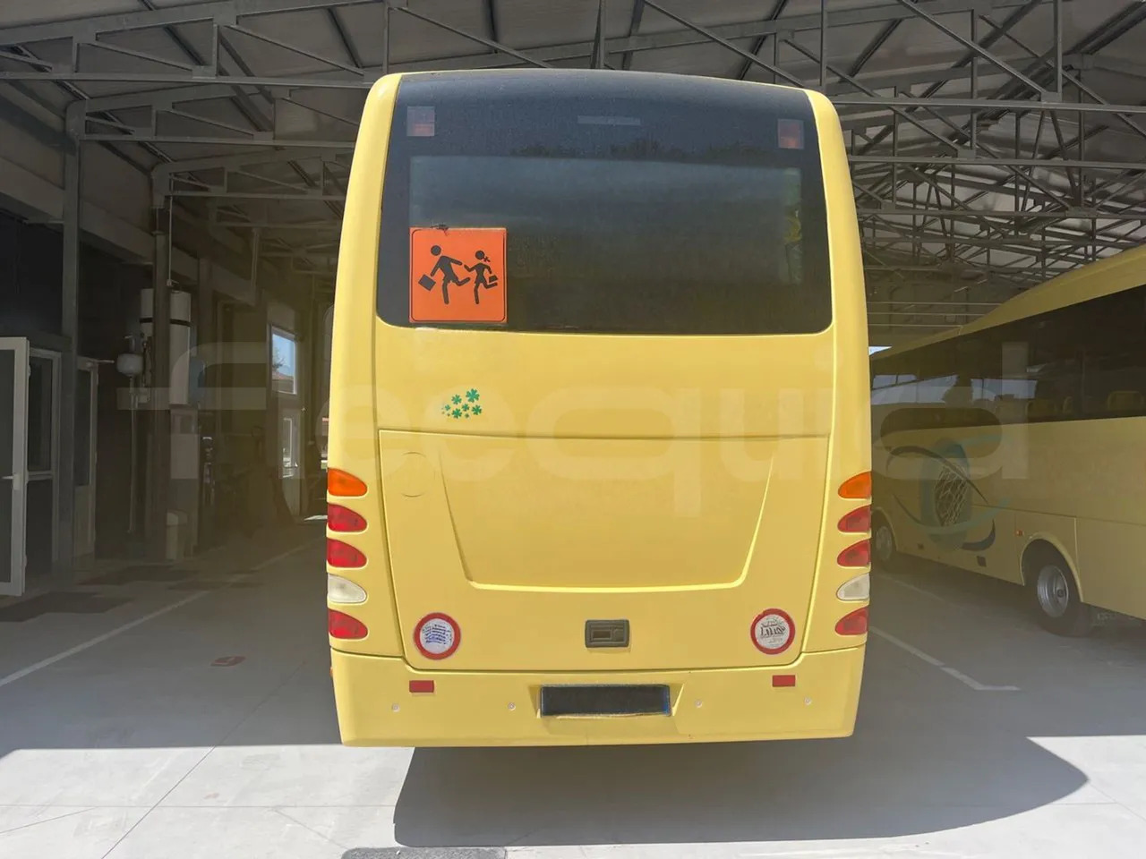 Isuzu Turquoise/Sb - Bus sekolah: gambar 5 Isuzu Turquoise/Sb - Bus sekolah: gambar 5
