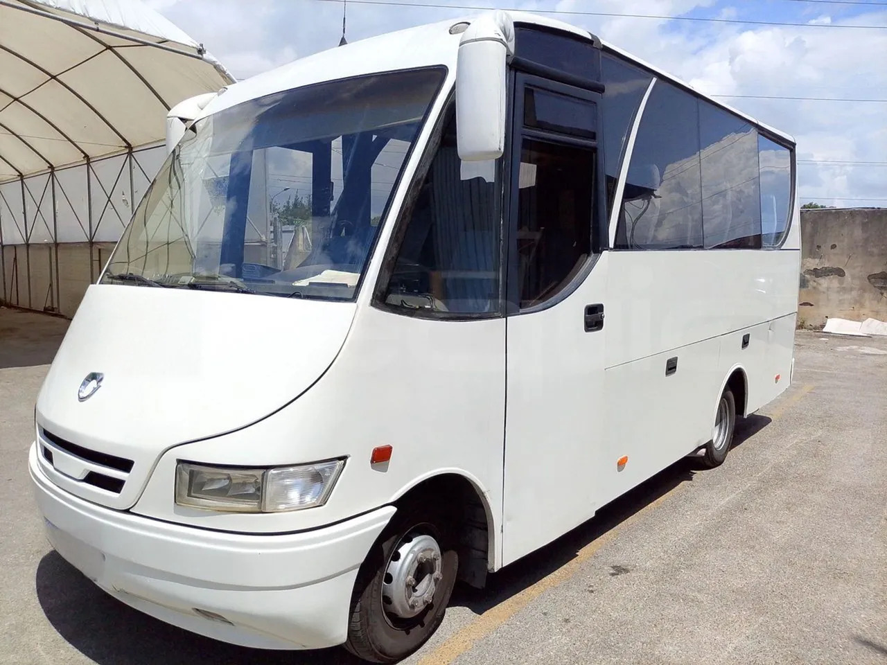 Iveco Daily - Bus pariwisata: gambar 1 Iveco Daily - Bus pariwisata: gambar 1