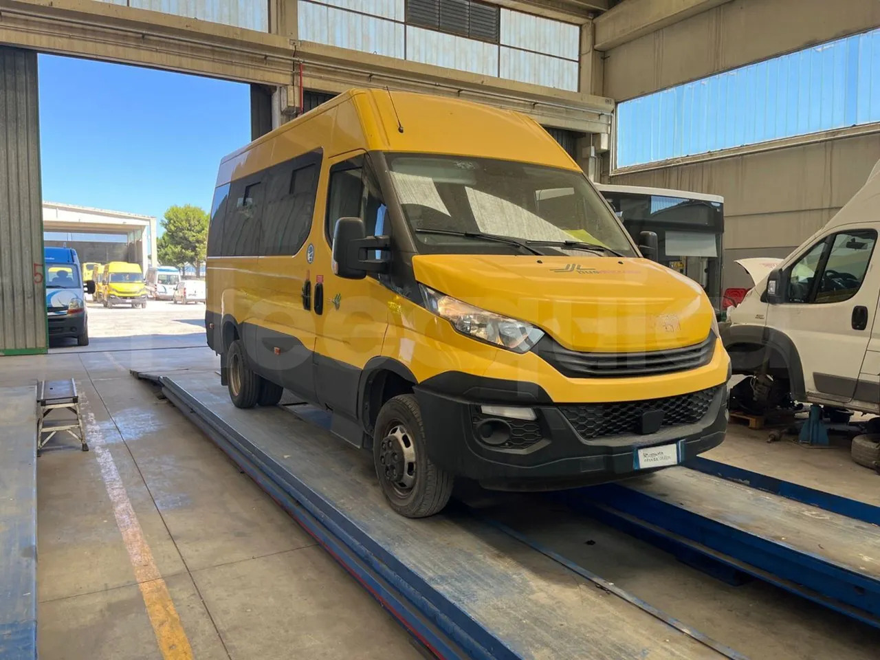 Iveco Daily - Bus sekolah: gambar 1 Iveco Daily - Bus sekolah: gambar 1