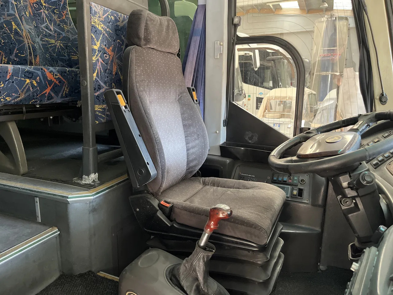 Bus pariwisata King Long XMQ6127: gambar 17