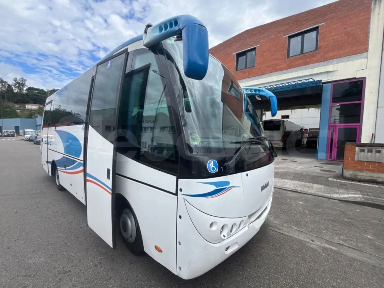 Man Dexon - Bus pariwisata: gambar 1 Man Dexon - Bus pariwisata: gambar 1