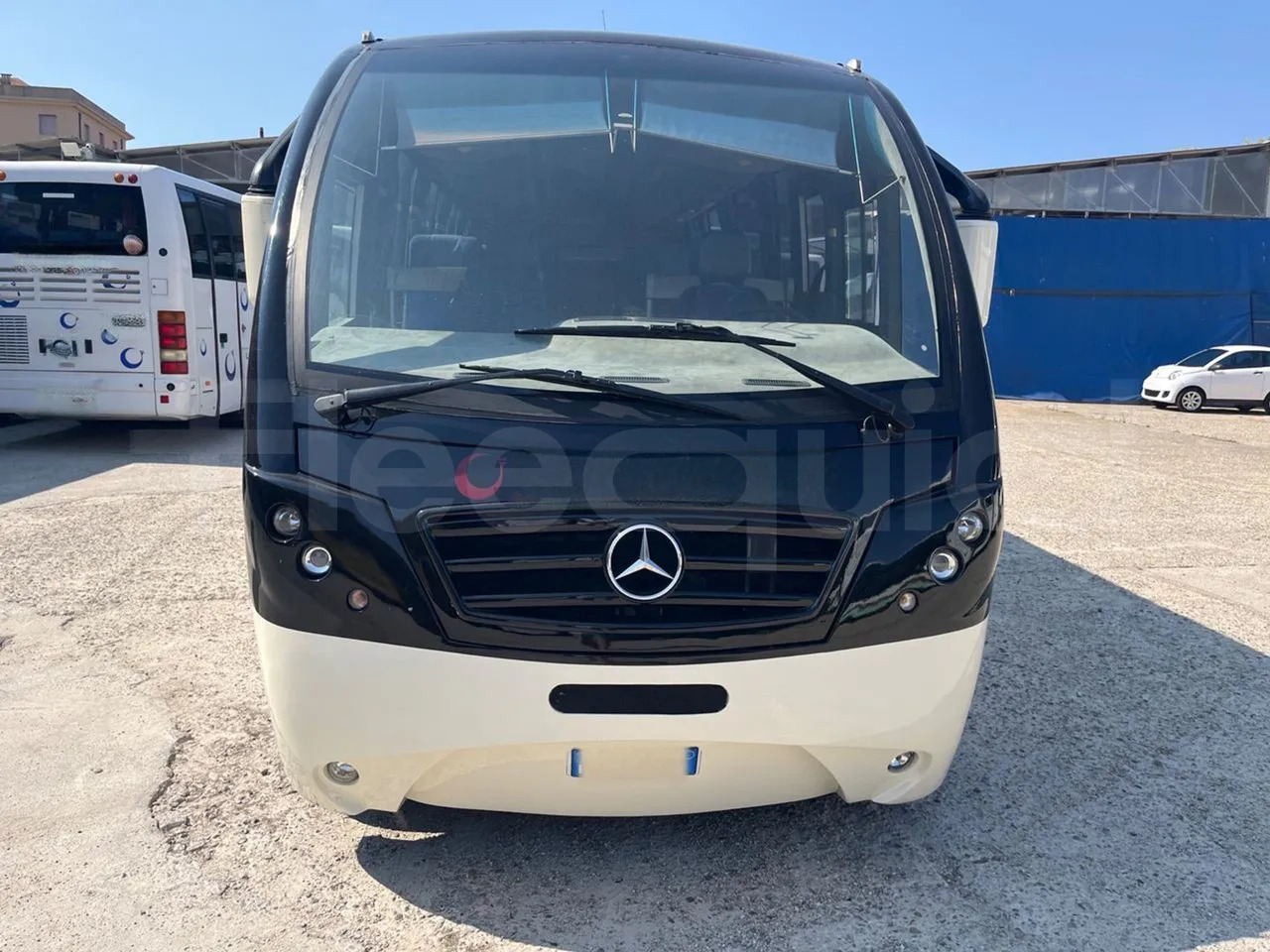 Mercedes-Benz MB 818 S - Bus pariwisata: gambar 2 Mercedes-Benz MB 818 S - Bus pariwisata: gambar 2