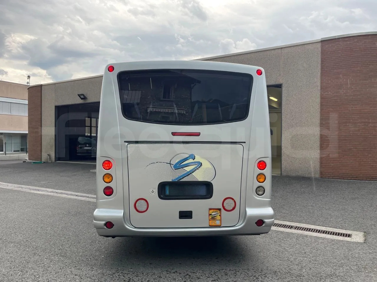 Mercedes-Benz MB 818 S - Bus pariwisata: gambar 5 Mercedes-Benz MB 818 S - Bus pariwisata: gambar 5